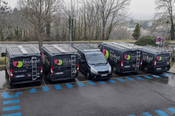 Le début d'année 2025 a été marqué par une matinée conviviale et enrichissante pour l'ensemble des collaborateurs de BOULLIARD, réunissant nos compagnons, équipes de chantier et personnel administratif. Ce rendez-vous annuel est une occasion précieuse de se rassembler, de faire le bilan de l'année écoulée et de se projeter vers les défis à venir.